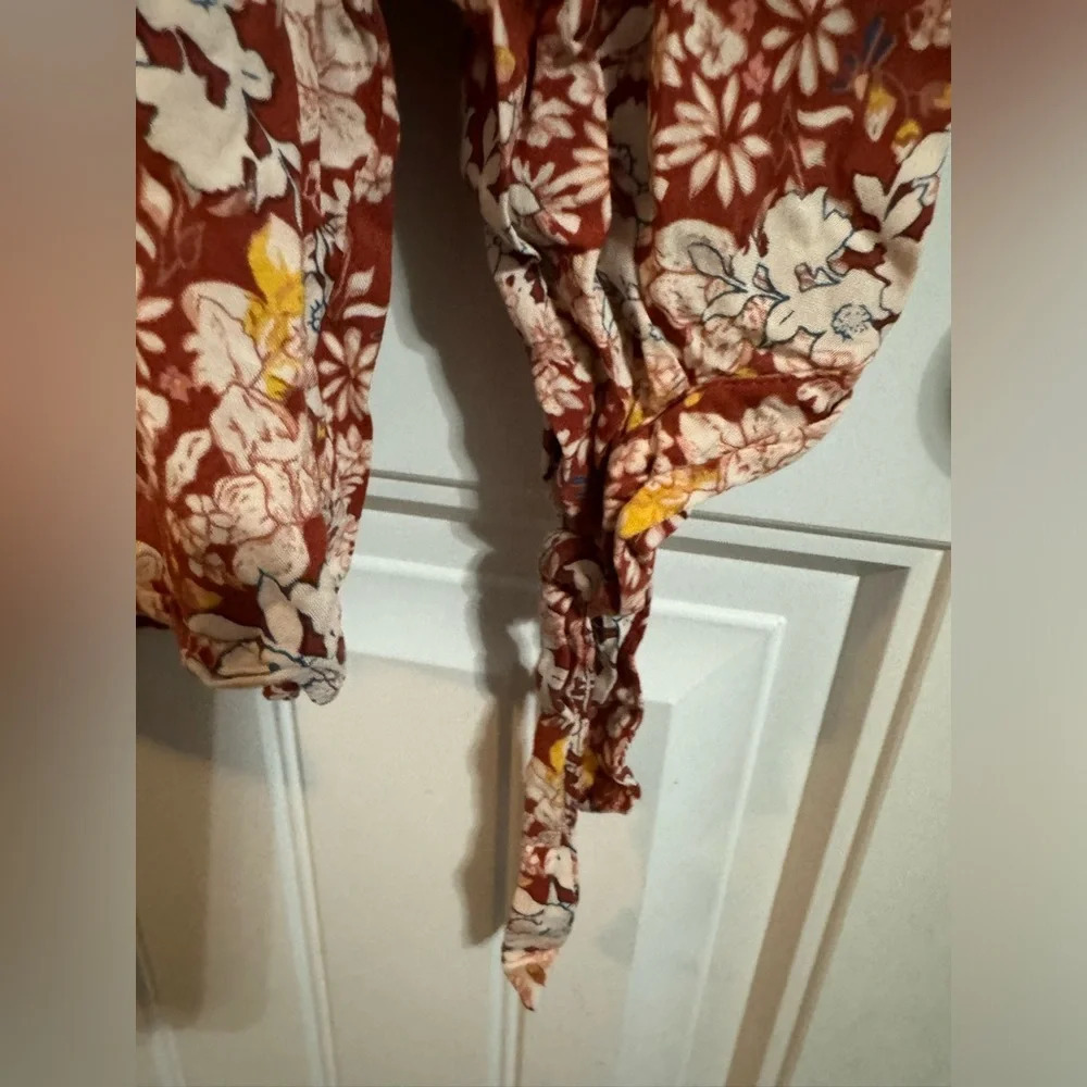 Cynthia Rowley Floral V Neck Blouse with Tie Sleeves - Picture 4 of 8